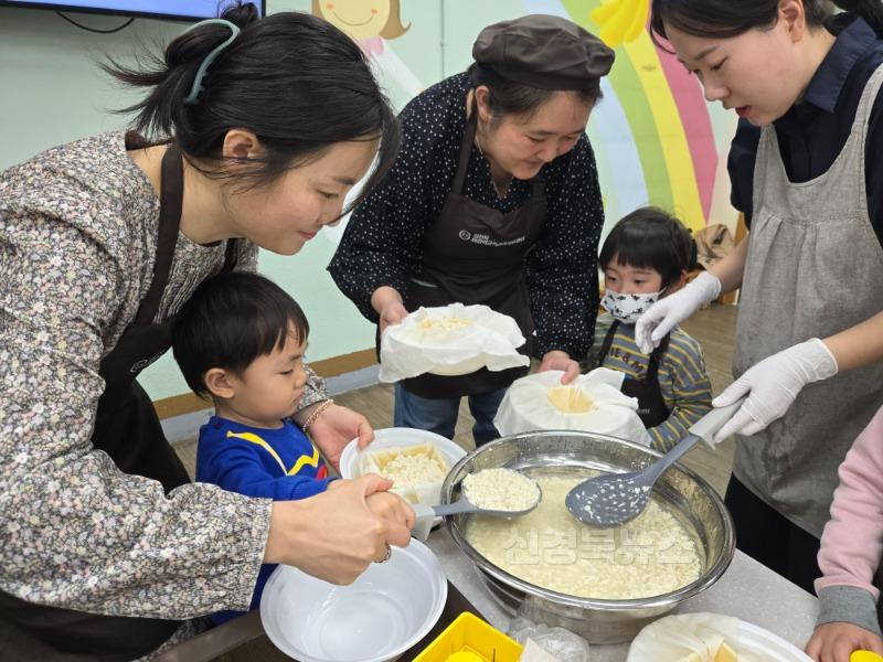 [경산시보도자료]경산시 공동육아나눔터 돌봄품앗이 가족과 온가족 쿡쿡 프로그램 운영(1).jpg