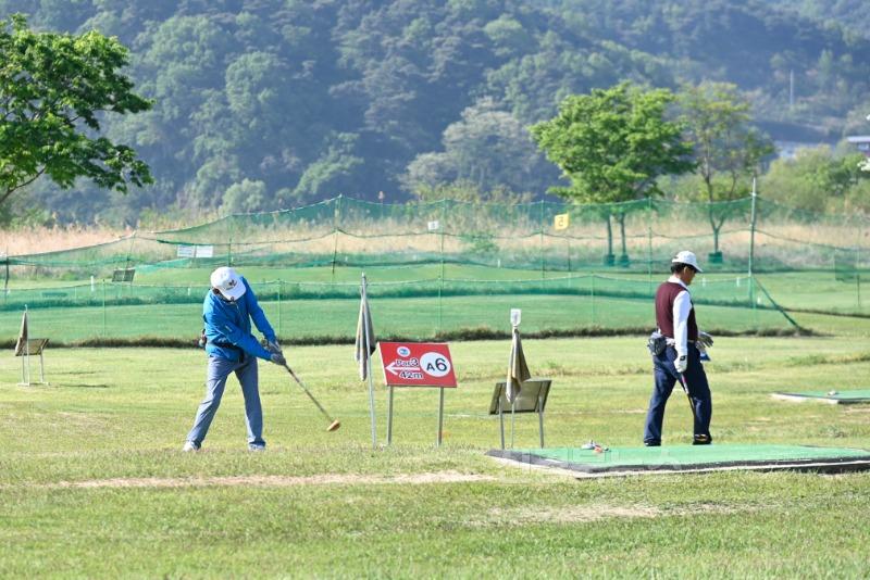 2025년 04월 29일_전몰군경유족회 파크골프대회 사진 2(2025 전몰군경유족회 파크골프 대회  참가자들 치열한 경쟁 펼쳐).JPG