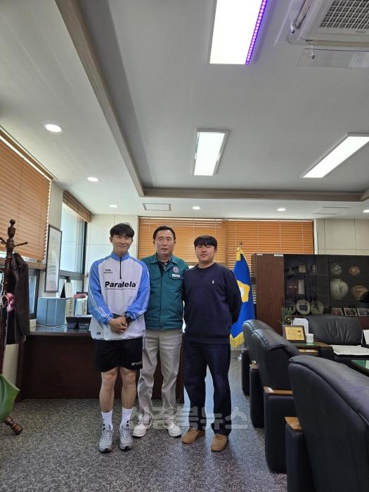 [회전][크기변환]★파라렐라 대표 이명환, 스노우파인 축구교실 대표 이동주, 석민우.jpeg
