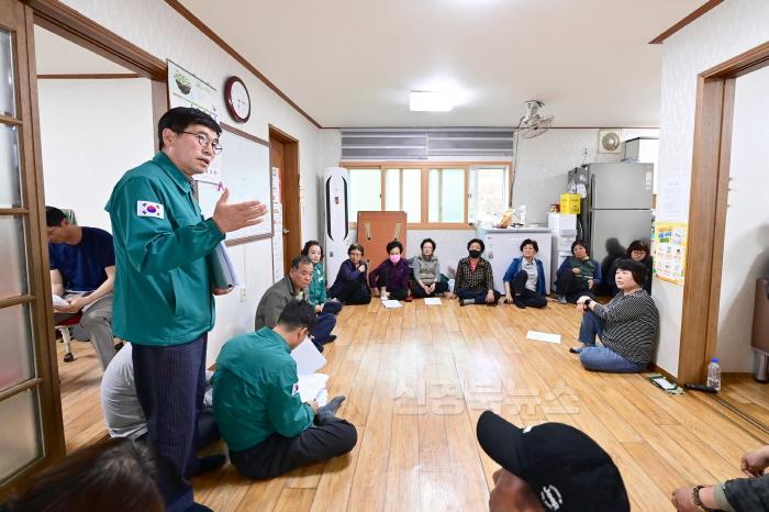 [크기변환]250430보도자료(청송군  산불 피해 이재민 대상 ‘찾아가는 방문 설명회’ 추진) (3).jpg