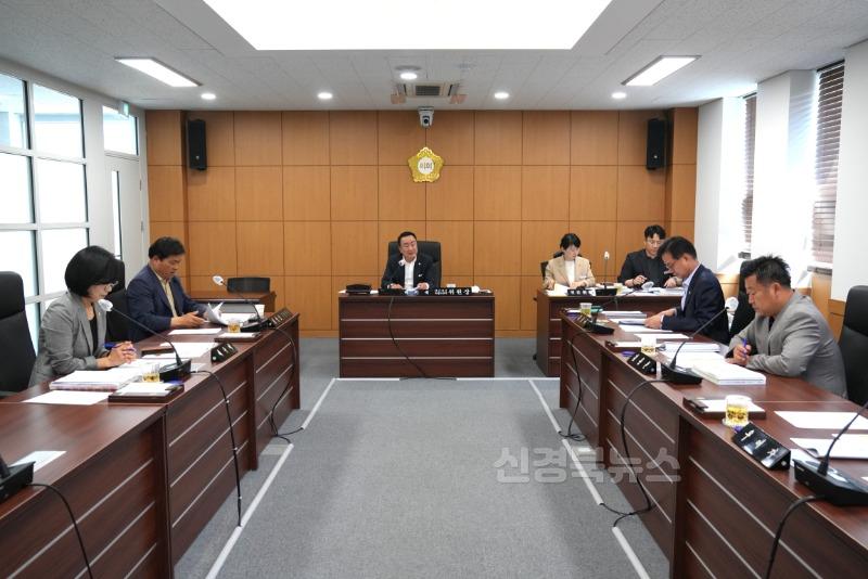 예산결산특별위원회 회의 사진.JPG