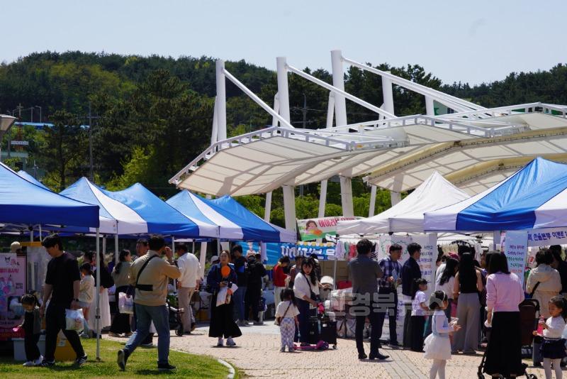 울진군  철도관광의 시대를 그리다(관광객).jpg