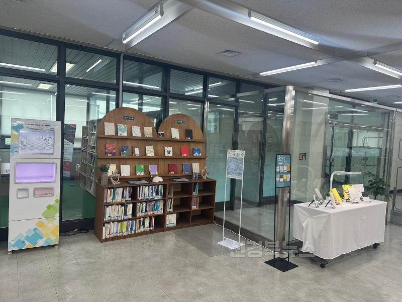 [시립중앙도서관]종합자료실 북큐레이션2.jpg