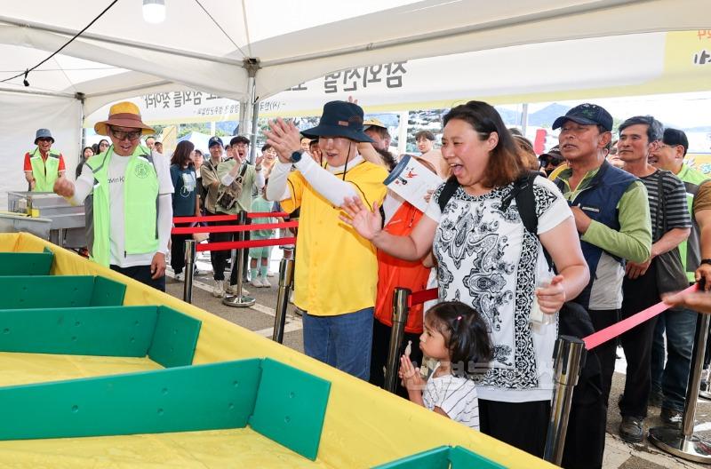 성주군사진(성주참외&생명문화축제기간 참외라운지 운영으로 지역농산물 체험강화)-3.jpg