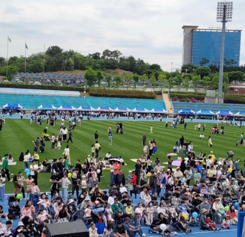 [경산시보도자료]제103회 어린이날 기념「제21회 경산 어린이날 큰잔치」 열려(4).jpg