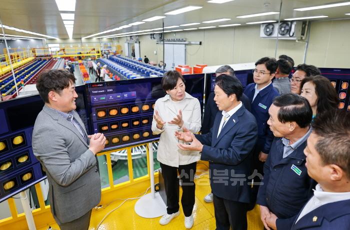 [크기변환]성주군사진(송미령 농식품부장관 성주참외 수출검역현장방문)-2.jpg