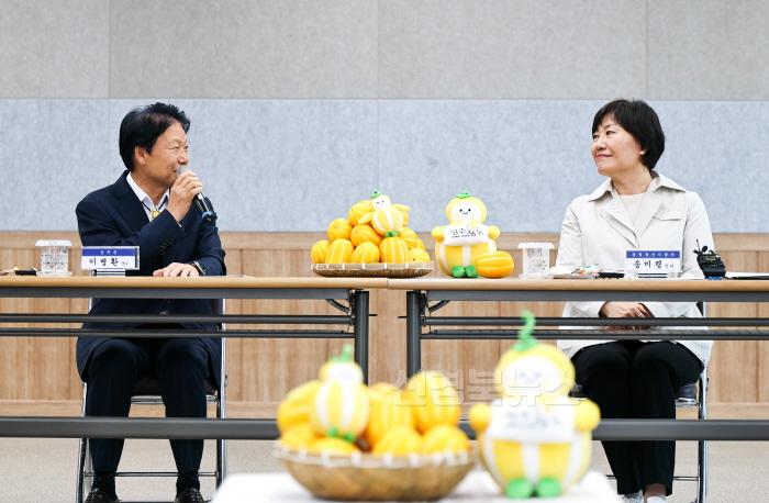 [크기변환]성주군사진(송미령 농식품부장관 성주참외 수출검역현장방문)-3.jpg