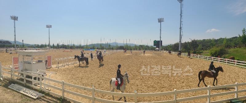 [상주시 국제승마장관리사업소]춘계학생 승마대회 보도자료 사진.jpg