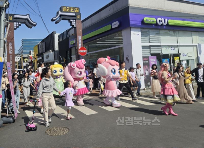 2-2. 티니핑팝업스토어 퍼레이드.jpg
