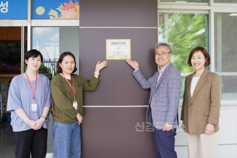 250508보도자료(청송군, ‘마음성장학교’ 현판식 개최) (2).JPG