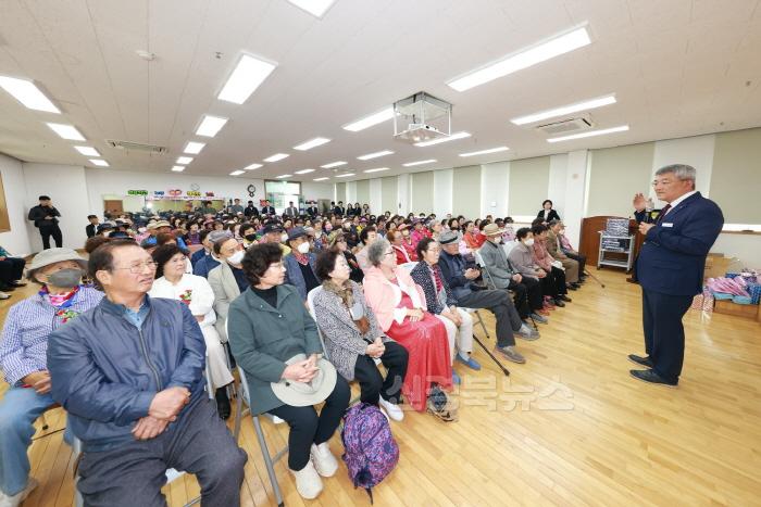 [크기변환]2025 05 08 예천군노인복지관 2025 어버이날 기념행사(주민행복과)7110.JPG