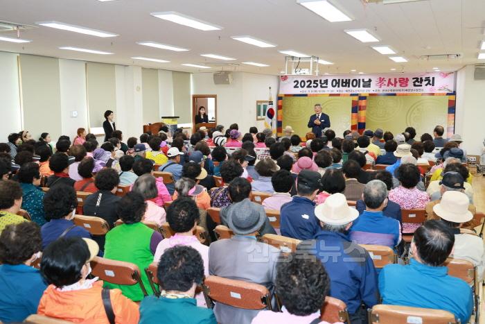 [크기변환]2025 05 08 예천군노인복지관 2025 어버이날 기념행사(주민행복과)7357.JPG