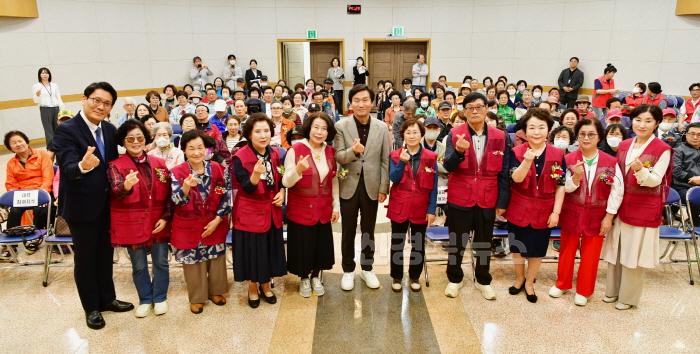 [크기변환]경산시니어클럽 어버이날 맞이 효공연3.jpg