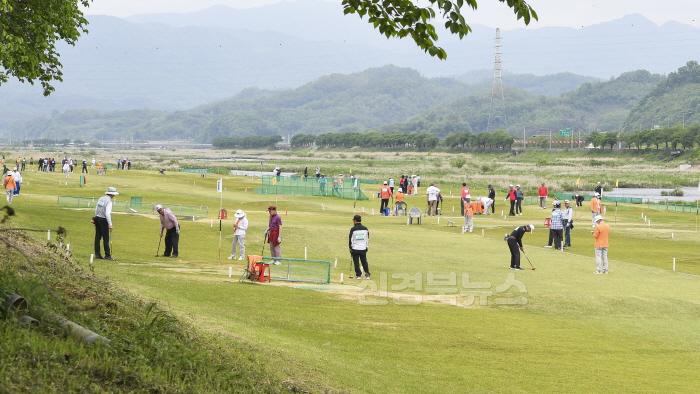 [크기변환]1-2. 작년(2024년) 파크골프대회 경기모습.jpg