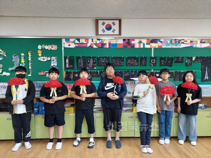 [크기변환]1.경북교육청, ‘교육활동 보호 주간’ 운영...교권존중 문화 확산에 나서!!(존중과 배려로 만드는 행복한 교육 현장)(2024년 교육활동 보호 주간 활동 모습_청도 금천초등학교)_02.jpg
