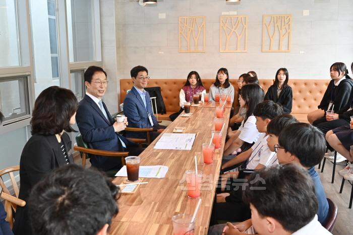 [크기변환]2.경북교육청, K-EDU로 재외한국학교 맞이(연변 한국국제학교 대상 교육_문화 체험을 통해 애국심_애향심 고취)(2024년 재외한국학교 초청 교류행사 모습)_02.JPG