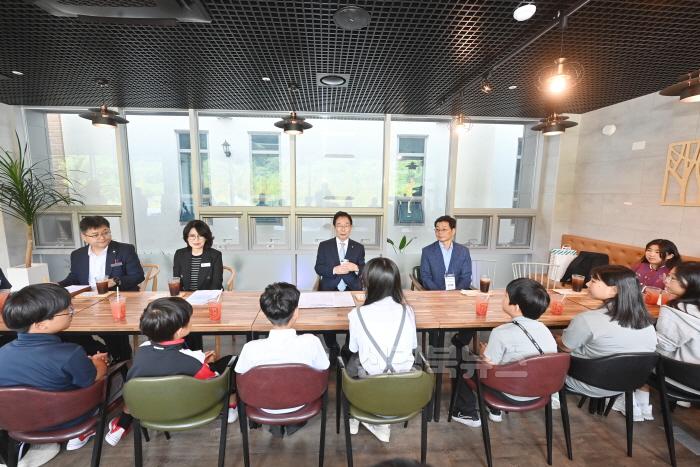 [크기변환]2.경북교육청, K-EDU로 재외한국학교 맞이(연변 한국국제학교 대상 교육․문화 체험을 통해 애국심․애향심 고취)(2024년 재외한국학교 초청 교류행사 모습)_03.JPG