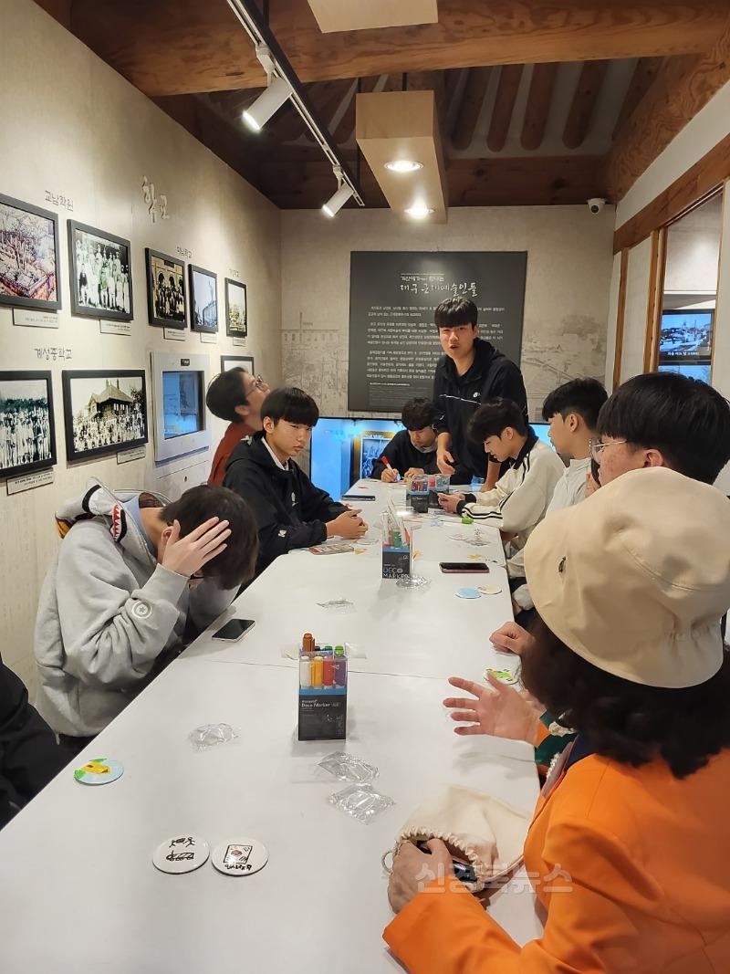 대구 중구, 자매도시 대상 근대골목투어 교통편의 지원사업 추진(지난 9일 안동 경일고 근대골목투어).jpg
