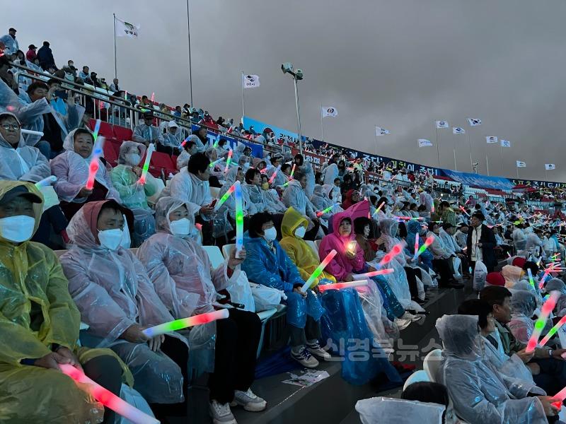 도민 화합을 위해 자산동 열띤 응원 벌여!-자산동(사진1).jpg