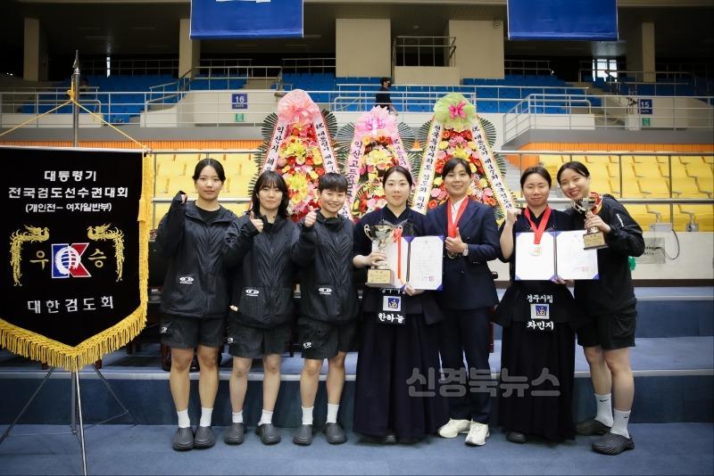 4-2. 단체사진(좌측부터 이지은, 김민지, 김유정, 한하늘, 박연정, 차민지, 전세영).jpg