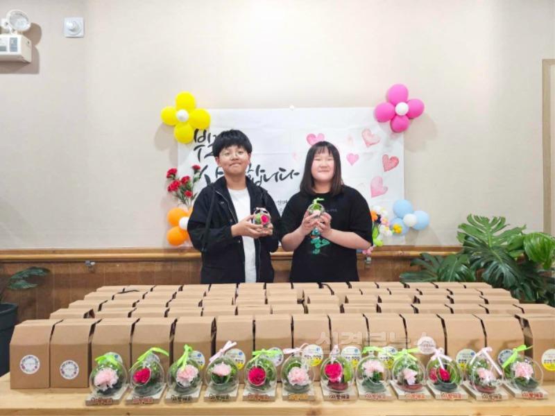 250512보도자료(청송군 청소년방과후아카데미, 가정의 달 재능기부 활동) (2).jpg
