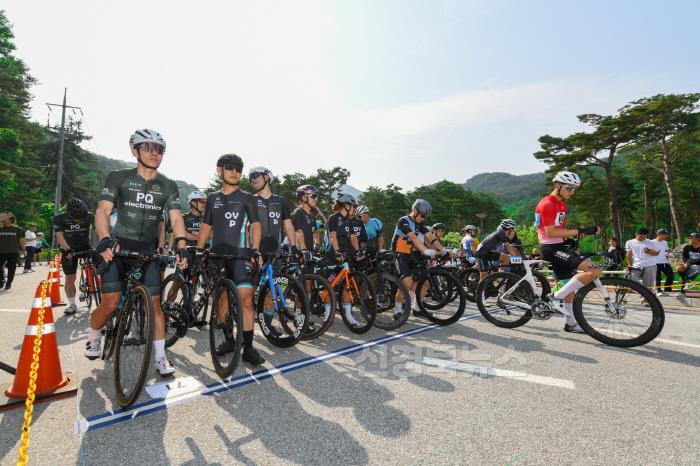 [크기변환]영주-1-7 (참고사진)2023 마스터즈 사이클 영주투어 출발 대기 장면.jpg