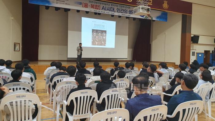 [크기변환][교육지원과] 예천교육지원청, 단샘 인문학마을학교 '찾아가는 인문학 콘서트' (1).jpg