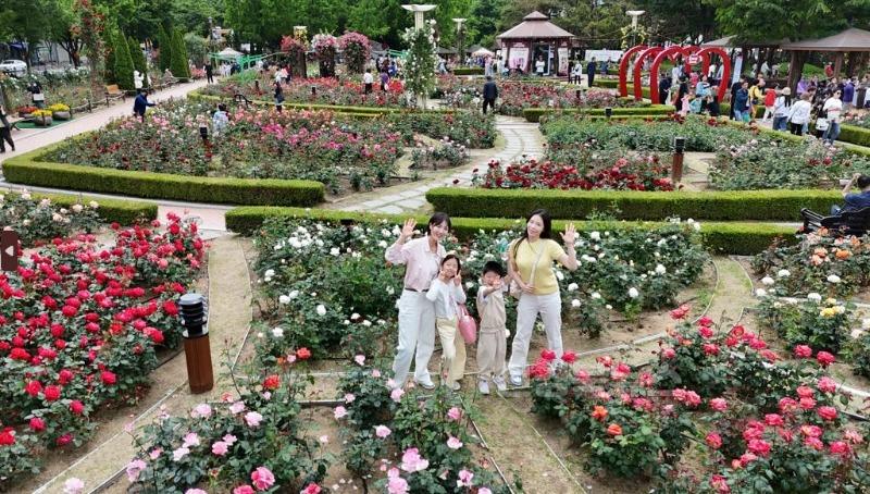250512-02 달서문화재단,「2025 장미꽃 필(Feel) 무렵」개최 사진.jpg