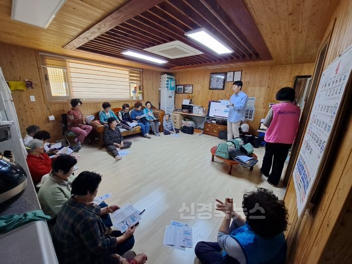 [크기변환]3. 봉화군보건소, 경로당 감염병 예방 교실 운영.jpg
