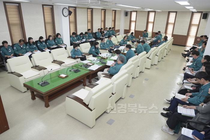 [크기변환]산불피해성금전달식_및_의원전체간담회 (4).jpg