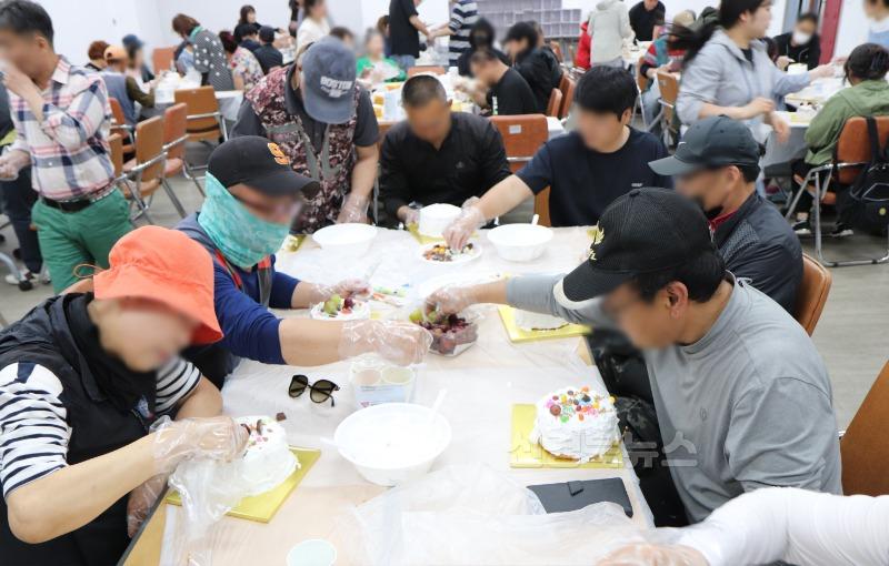 6 [사진] 영천지역자활센터, ‘우리는 가족!’ 감사 케이크 만들기 행사 성황리에 개최 (2).jpg