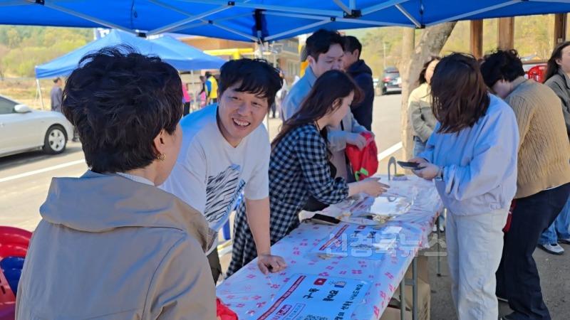 성주군사진(성주참외&생명문화축제 주민복지과 희망복지팀 부스운영).jpg