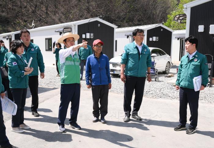 [크기변환]초대형_산불_2차_피해_예방사업장_현장방문(의성).jpg