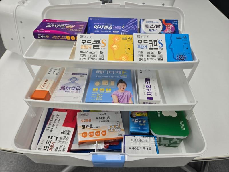 2-2_영덕약사회·경북약사회, 영덕군에 비상 구급약품함 기부.jpg