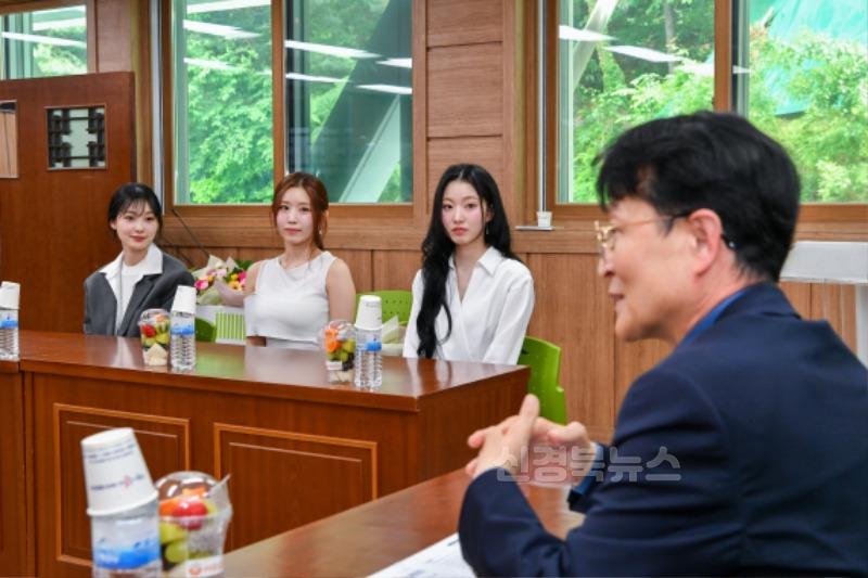 영주-1-3 이재훈 영주시장 권한대행이 환영사를 하고 있다.jpg