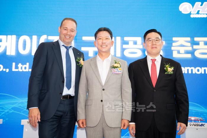 [크기변환][투자유치과]기념사진(좌-HAI CEO Rob Van Gils  가운데-구미시장 김장호  우-LS전선 대표이사 구본규).jpg