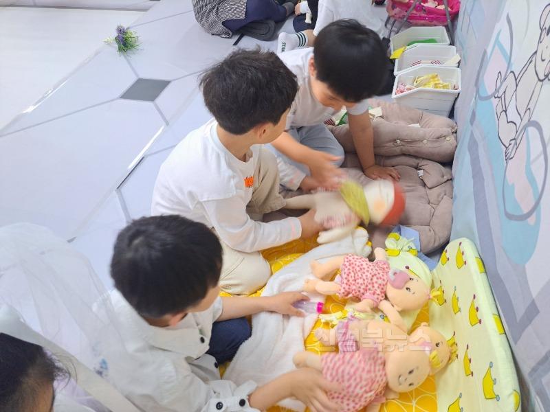 가족의 탄생 놀이 사진2.jpg