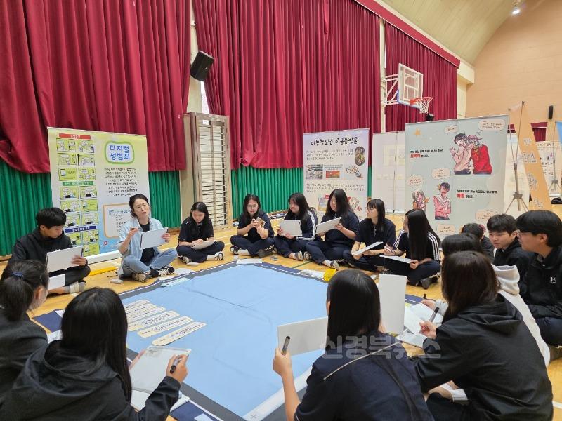 [풍각중]풍각중, 부스 체험형 성교육 실시로 학생들의 호응 얻어1.jpg