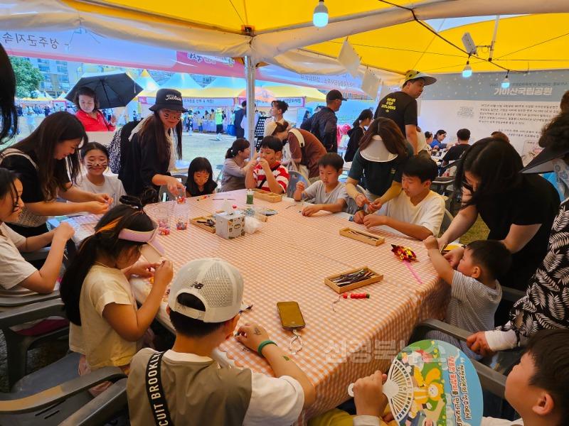 성주군사진(성주참외&생명문화축제 성주가야산 알리기 및 탄소중립 실천 체험부스 인기몰이).jpg
