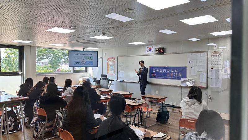 [영천여고] 영특한 탐구활동 주간 운영(교육과정박람회) 사진.jpg