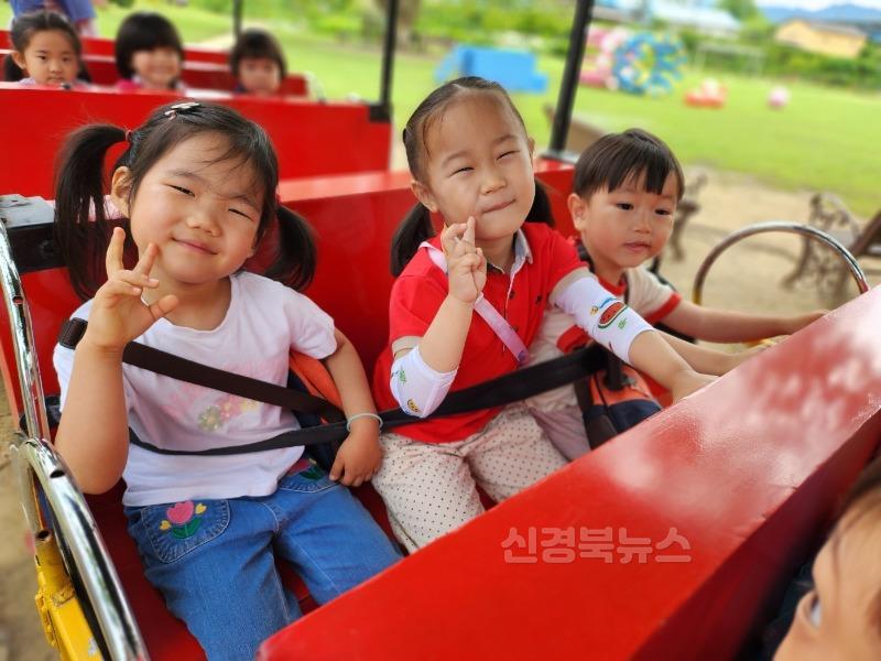 김천시 국공립어린이집  ‘에제르 스쿨’ 에 공동 체험학습-가족행복과(사진3_열차타기).jpg