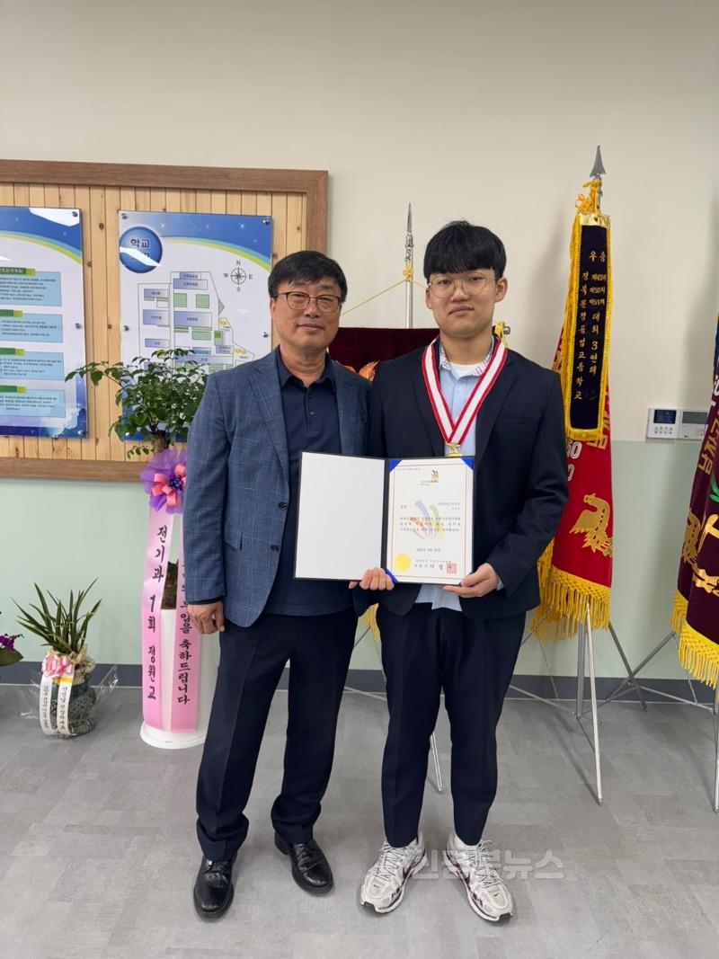 [문경공고]_2025년_경상북도기능경기대회_목공예_직종_‘금메달’수상__2.jpg
