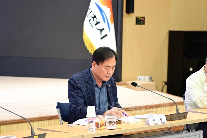 [크기변환]배낙호 김천시장, 공약 세부실천계획 보고회 개최-기획예산실(사진) (6).jpg