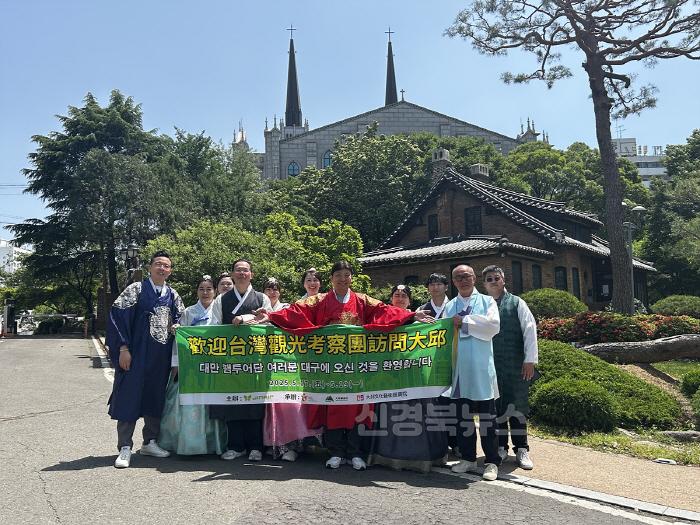 [크기변환][붙임]_청라언덕_선교사주택에서_대만_여행업계_관계자_및_언론사와_함께.jpg