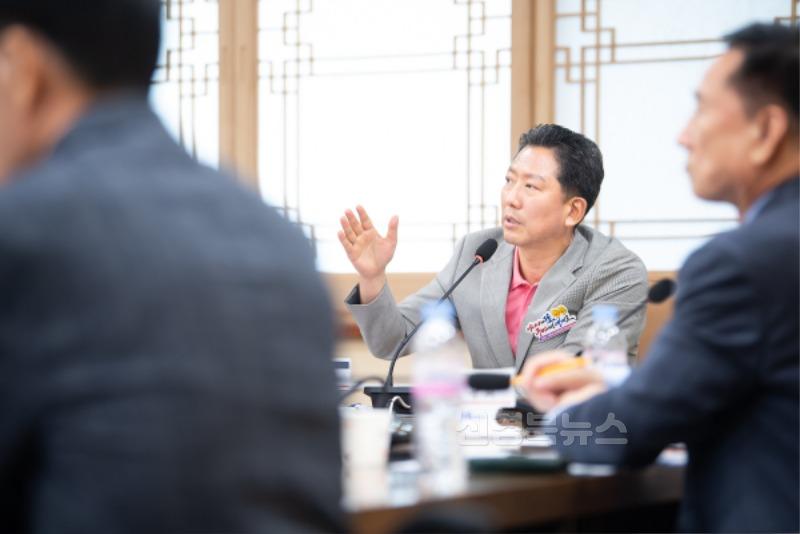 [장애인복지과]“모두를 위한 도시” 구미시  무장애 도시 설계 나선다(보고회4).jpg