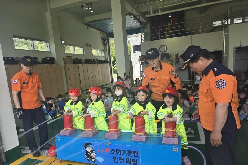 [단샘유]_소방훈련,_연기가_나도_안전하게_대피해요_(2).jpg