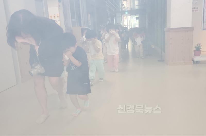 [단샘유]_소방훈련,_연기가_나도_안전하게_대피해요_(1).jpg