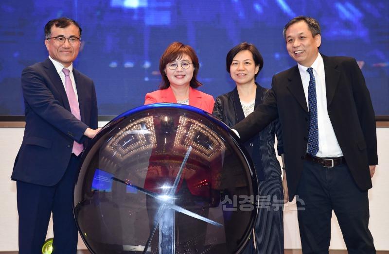 4._경상북도-허난성_자매결연_협정서_체결식3.jpg