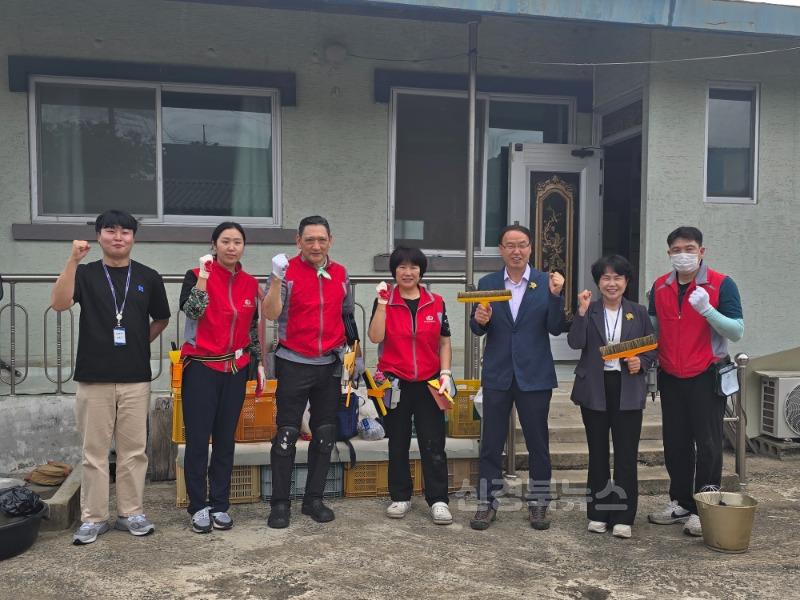 풍각면) 풍각면에서 사랑의 도배 봉사활동 펼쳐1.jpg