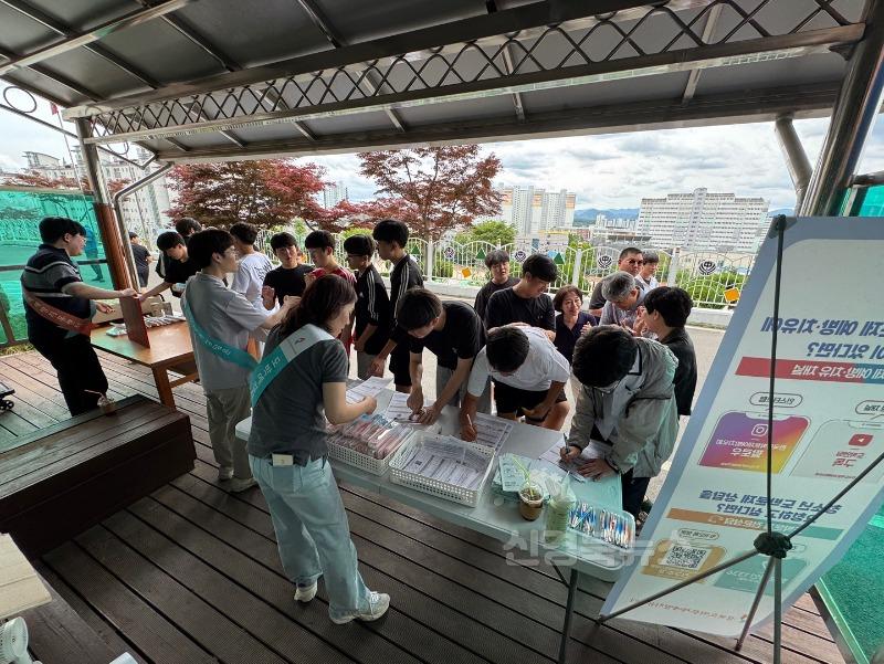 [영천중] 도박문제 예방주간 캠페인 활동 실시 사진(3).jpg